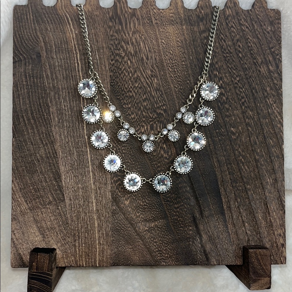 Elegant Silver Necklace with Crystal Accents